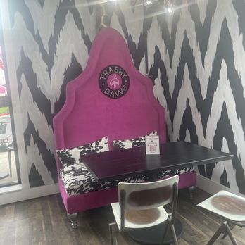 Trashy Dawg - Inside seating at entrance - Burgers Near Me - Huntsville, Alabama Trashy Dawg - Inside seating at entrance - Burgers Near Me - Huntsville, Alabama