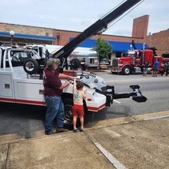 Moore's Road Service - Community Touch a Truck Day - Towing Near Me - Buena Vista, Virginia Moore's Road Service - Community Touch a Truck Day - Towing Near Me - Buena Vista, Virginia
