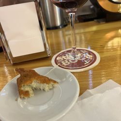 Arco Da Velha - Traditional açores snack with house wine - rissole de camarão
