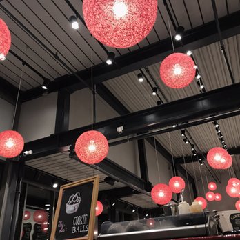 J.P. Licks - Assembly Row - Lobby - Ice Cream & Frozen Yogurt Near Me - Somerville, Massachusetts