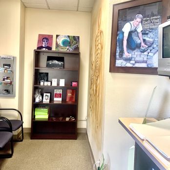Jason Pimentel D C - Waiting area - Chiropractors Near Me - Glendale, California