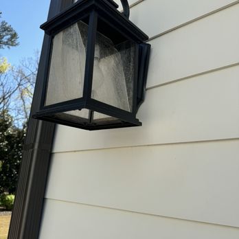 Cool Geekz - Broken light that was obviously noticeable yet he seemed to not realize he had broken it. - Home Theatre Installation Near Me
