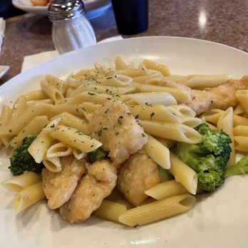 Pomodoro's - chicken and penne with garlic sauce and broccoli - Pizza Near Me - Catskill, New York