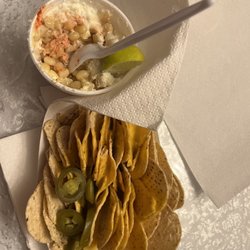 Raspas Rococo - Small corn in a cup and nachos with jalapeños