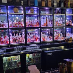 Pinballz Whiskey Bar - Look at all the whiskey !