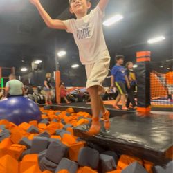 Sky Zone Trampoline Park - Fun in the foam pit