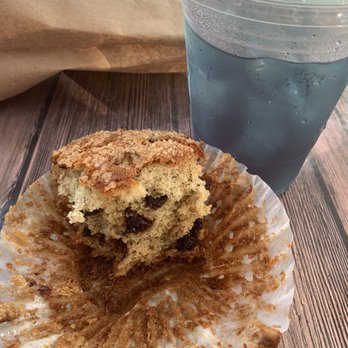 Jersey Java and Tea - Banana chocolate muffin and pea flower hibiscus iced tea - Coffee & Tea Near Me - Haddonfield, New Jersey