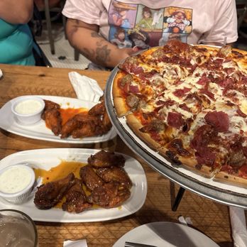 Giordano's - Traditional Chicken Wings (buffalo and hot honey) and the flatbread (all meats) - Italian Near Me - Orlando, Florida Giordano's - Traditional Chicken Wings (buffalo and hot honey) and the flatbread (all meats) - Italian Near Me - Orlando, Florida