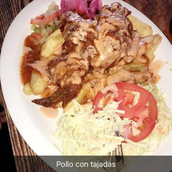 Mi Pueblo Catracho - Pollo con Pechuga Con Tajadas. Muy deliciosa - Latin American Near Me - Houston, Texas