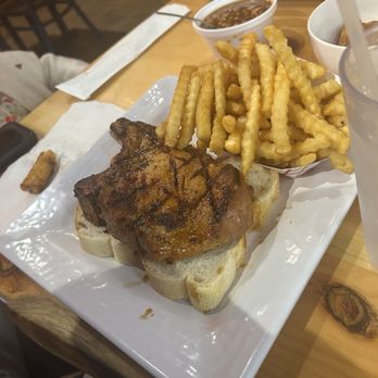 Hog Wild  - Oak Lawn - Pork Chop Sandwich - American Near Me - Oak Lawn, Illinois