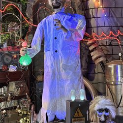 Holiday Fantasies Come To Life - A FREE EVENT & FREE PARKING! All Things Spooky: Castle, Monsters, Creatures, Graveyards @ Holiday Fantasies in Burbank Oct. 2023