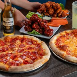 Off The Wall Gamezone - Pizza pepperoni and Cheese