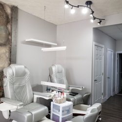 Nails w An - Interior