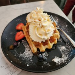 Cykelcafé Le Mond - Cloudberry Belgian waffle!