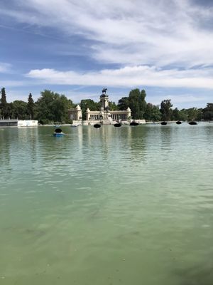 Great Pond of El Retiro by null