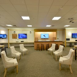 SmartHelp - A comfortable Apple vibe in our new store. Smart Bar for technical support and service check in.