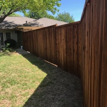 MD Construction - a wooden fence in a backyard - Roofing Near Me - Frisco, Texas