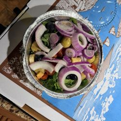Planet Pizza - Another view of my awful salad that was mostly red onion. Not appetizing!