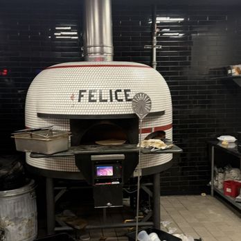 V Pizza - Inside - Pizza Near Me - Orlando, Florida
