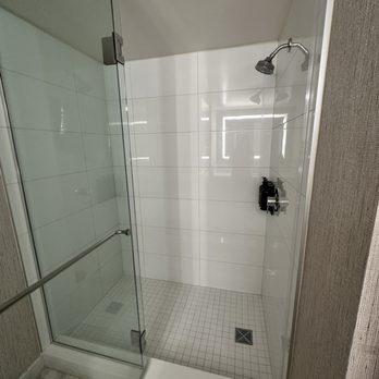 MGM Grand - Shower - Hotels Near Me - Las Vegas, Nevada MGM Grand - Shower - Hotels Near Me - Las Vegas, Nevada