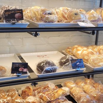 85°C Bakery Cafe-Glendale - Breads - Bakeries Near Me - Glendale, California 85°C Bakery Cafe-Glendale - Breads - Bakeries Near Me - Glendale, California