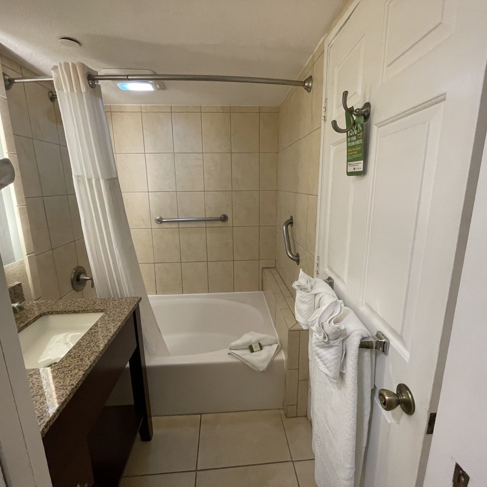 Coronado Beach Resort - Restroom - Hotels Near Me - Coronado, California Coronado Beach Resort - Restroom - Hotels Near Me - Coronado, California