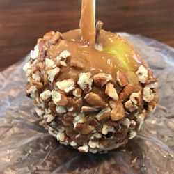 Kilwins Ice Cream - Chocolate - Fudge - Carmel Pecan Candy Apple