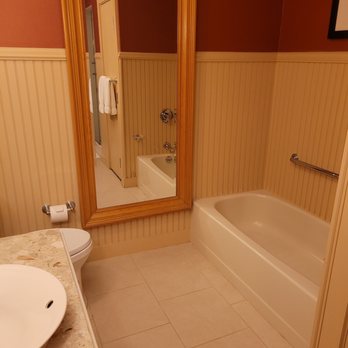 The Sagamore - Bathroom tub - Hotels Near Me - Bolton Landing, New York