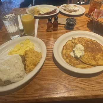 Cracker Barrel Old Country Store - Grandpa's Country Fried Breakfast Grandma's Sampler French Toast Breakfast - American Near Me - McDonough, Georgia