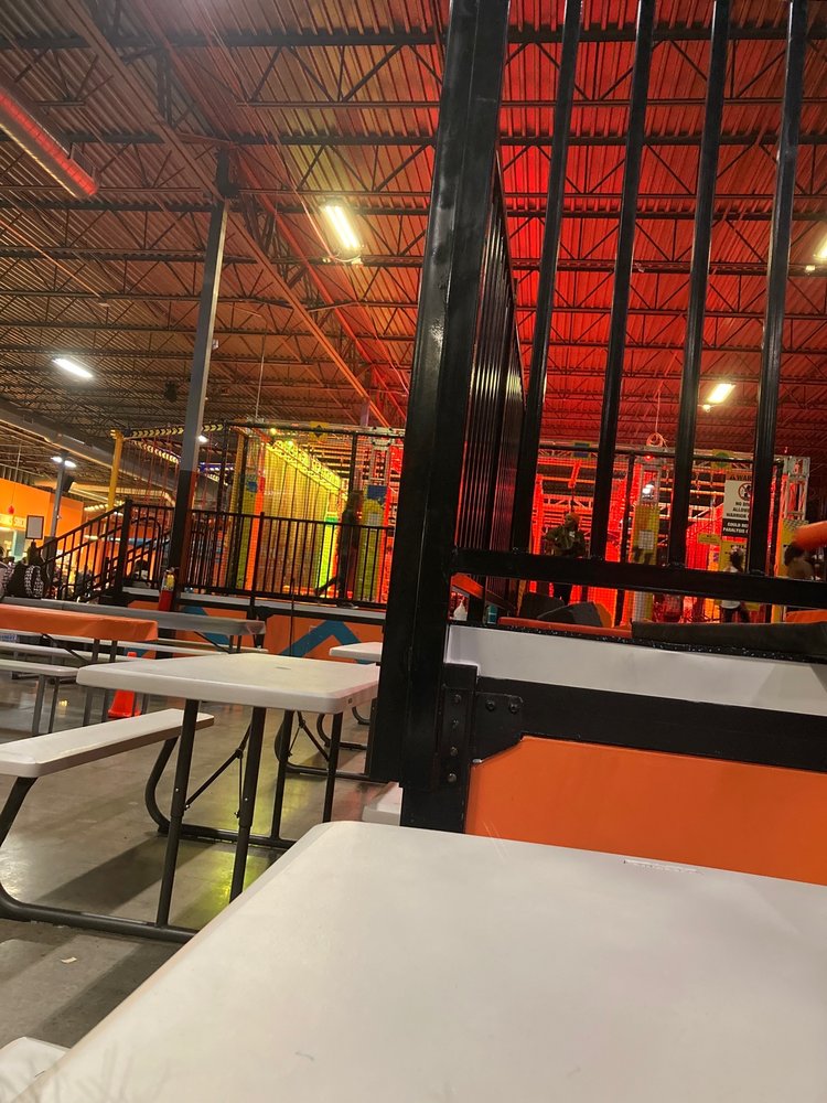 URBAN AIR TRAMPOLINE AND ADVENTURE PARK 24 Photos & 17 Reviews 5993 Mid Rivers Mall Dr