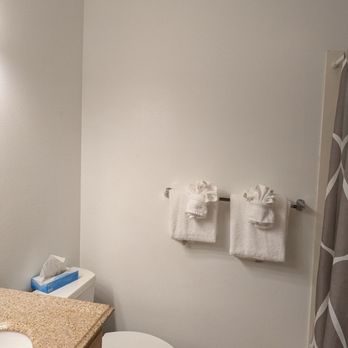 Kamaole Beach Club - Full Bathroom - Social Clubs Near Me - Kihei, Hawaii Kamaole Beach Club - Full Bathroom - Social Clubs Near Me - Kihei, Hawaii
