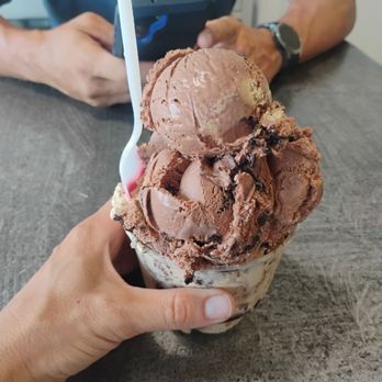 Prohaska's Oh Sugar - 2 scoops $4.75 cappuccino crunch and ultimate cookie July 2025 - Desserts Near Me - Lockport, New York