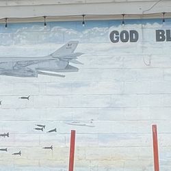 Bombardier Club - Mural on the side