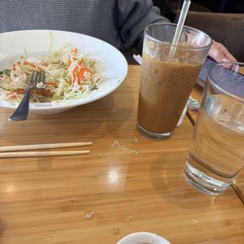 Benley Vietnamese Kitchen - Thai iced tea and chicken, cabbage salad - Vietnamese Near Me - Long Beach, California