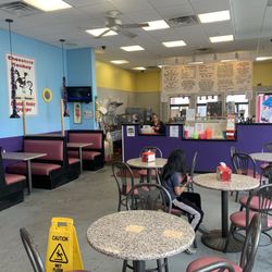 Banana Splitz - Inside seating