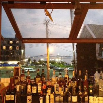 Brooklyn Crab - The bar - Seafood Near Me - Brooklyn, New York