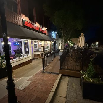 Savage Pizza - Exterior seating near entrance. - Pizza Near Me - Norcross, Georgia