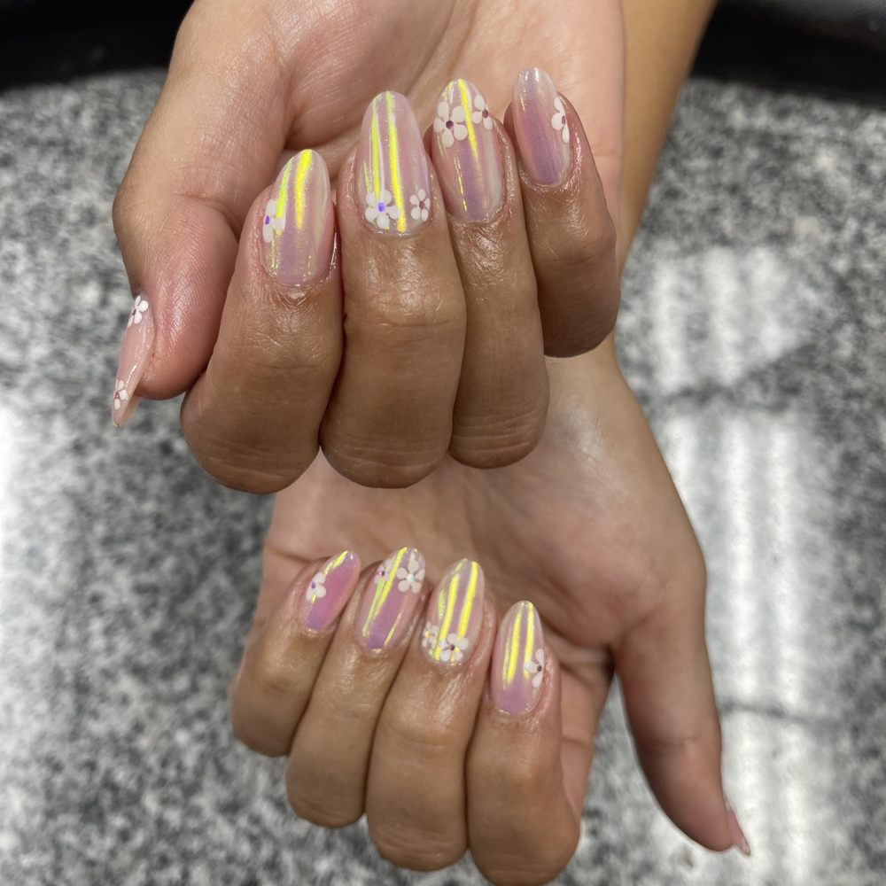 Gradient Nail - Newest art done by Jenny - Nail Salons Near Me - Honolulu, Hawaii
