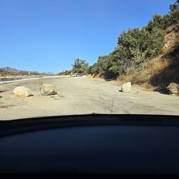 La Tuna Canyon Park - Entrance to the parking is marked with large boulders - Parks Near Me - Sun Valley, California La Tuna Canyon Park - Entrance to the parking is marked with large boulders - Parks Near Me - Sun Valley, California
