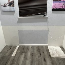 Replacing the floorboards on both sides and baseboards Replacing the floorboards on both sides and baseboards