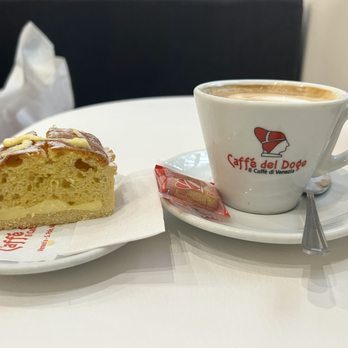 Caffè del Doge - Cappuccino + Lemon Cake - Cafes Near Me - Venezia, VE