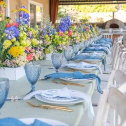 The cutest dinnerware and table cloth rental!