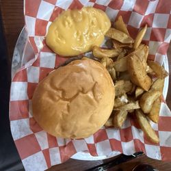 Fuddruckers - Dry hard to eat burger