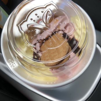 Yogurtland - Strawberry, banana with nutter butter cookie n chocolate sauce - Ice Cream & Frozen Yogurt Near Me - Mesa, Arizona Yogurtland - Strawberry, banana with nutter butter cookie n chocolate sauce - Ice Cream & Frozen Yogurt Near Me - Mesa, Arizona