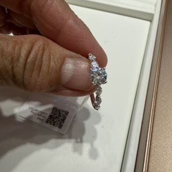 Lukfook Jewelry - Rings - Jewelry Near Me - Palo Alto, California Lukfook Jewelry - Rings - Jewelry Near Me - Palo Alto, California
