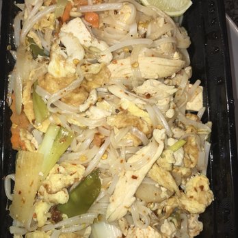 Kit Chen Thai - chicken and vegetables in a black container - Thai Near Me - Warren, Michigan Kit Chen Thai - chicken and vegetables in a black container - Thai Near Me - Warren, Michigan