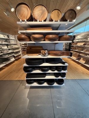 Crate & Barrel by null