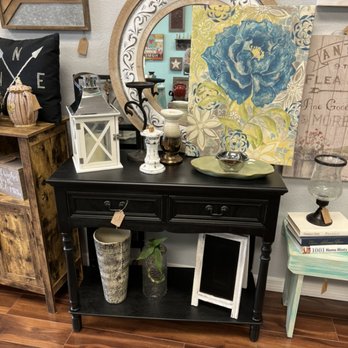 Unique And Chic - Stop by and check out all the unique items in the store! Inventory changes daily! Thank you for supporting my small business! - Antiques Near Me - Sarasota, Florida