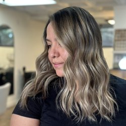 Anue Oil - Bright sandy Blonde Full head of hi-lights  . I incorporate different techniques of blonding  service to achieve the goals they desire.