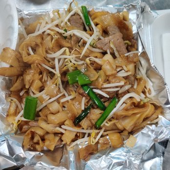 Golden Bull Noodle - Dry fried chow fun noodles with beef - Chinese Near Me - Rosemead, California Golden Bull Noodle - Dry fried chow fun noodles with beef - Chinese Near Me - Rosemead, California